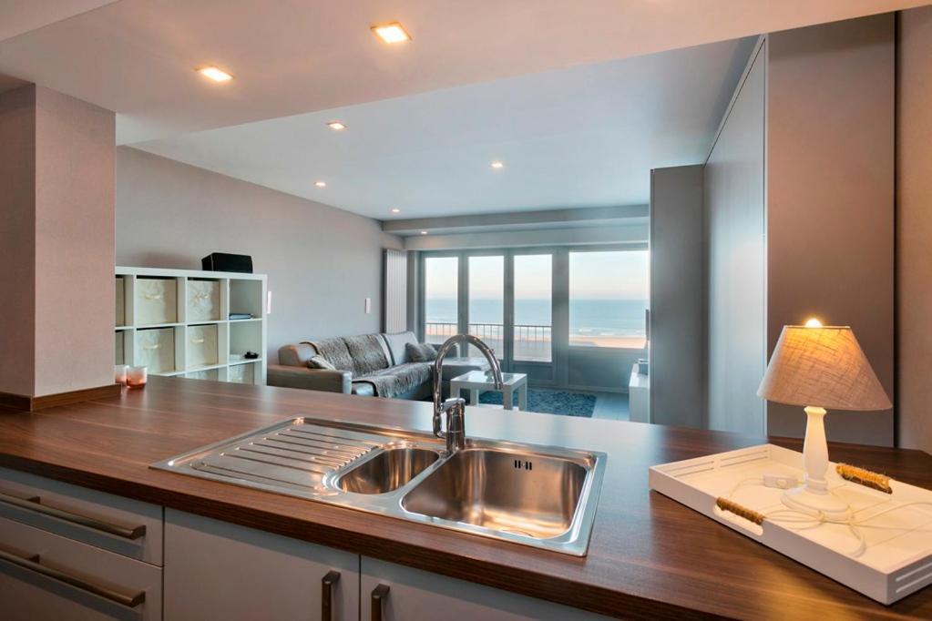 Ferienwohnung Montezuma Luxe Studio Met Frontaal Zeezicht Zonder Aparte Slaapkamer Ostende Exterior foto